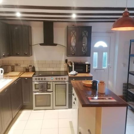 The Old Barn, Cosy Townhouse In Leominster Villa Bagian luar foto