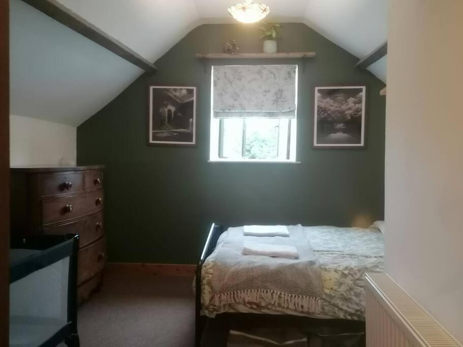 The Old Barn, Cosy Townhouse In Leominster Villa Bagian luar foto
