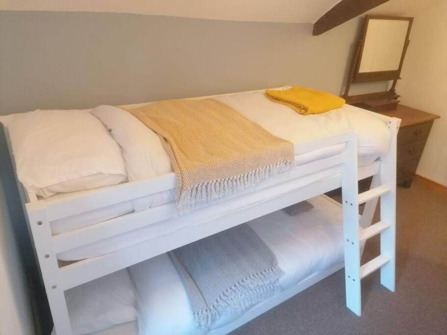 The Old Barn, Cosy Townhouse In Leominster Villa Bagian luar foto